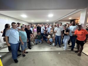 Em sua casa, em São Miguel, Vicentinho Júnior é aclamado por lideranças do Bico como pré-candidato ao governo do Tocantins