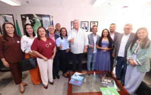 Senador Eduardo Gomes recebe lideranças de Cristalândia, São Sebastião e Palmeirante para tratar de demandas municipais